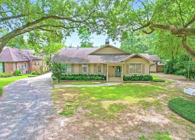 Property at 1547 Avondale Dr, Baton Rouge, LA 70808, 3 beds, 2 baths