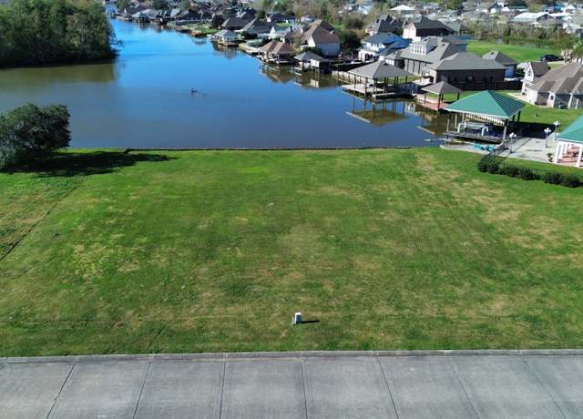 Property at 1014 Woodview Ct, Morgan City, LA 70380