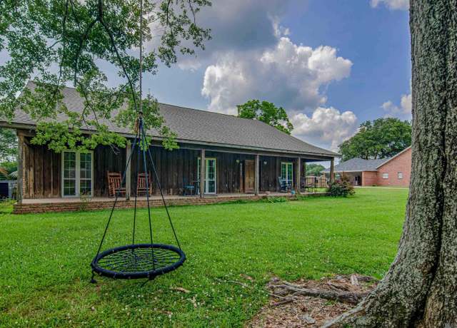 Property at 435 Corsair Dr, Baton Rouge, LA 70810, 4 beds, 3.5 baths