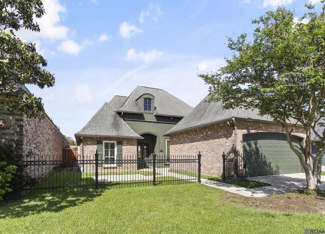 Property at 11015 N Shoreline Ave, Baton Rouge, LA 70809, 3 beds, 2 baths
