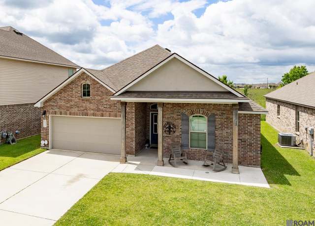 Property at 21332 Wood Glen Ave, Zachary, LA 70791, 4 beds, 2 baths