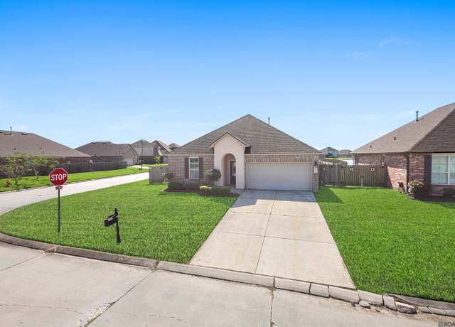 Property at 744 Lakeshore Village Dr, Slidell, LA 70461, 3 beds, 2 baths