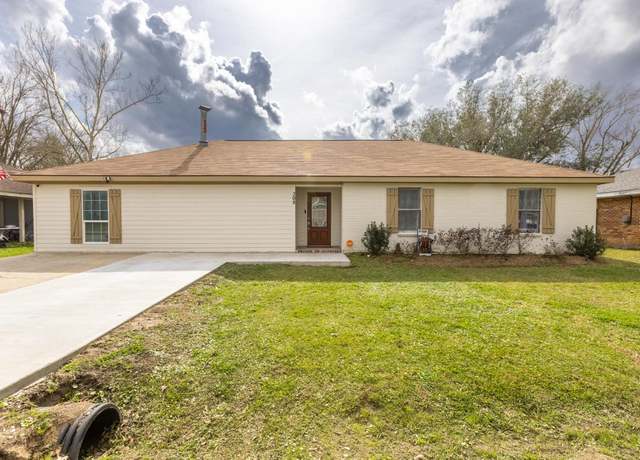 Property at 208 Due Dr, Thibodaux, LA 70301, 4 beds, 2 baths