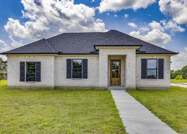 Property at 320 Grand Lakes Dr, Thibodaux, LA 70301, 3 beds, 2.5 baths