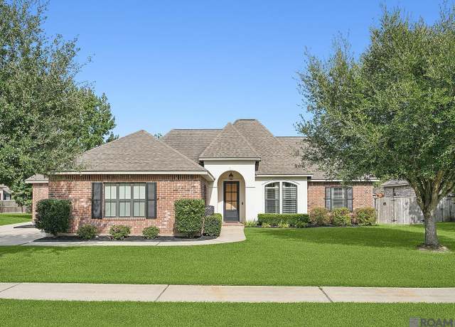 Property at 236 Grand Oaks Dr, Madisonville, LA 70447, 4 beds, 2 baths
