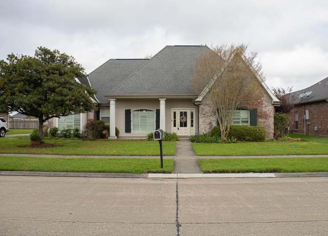 Property at 135 Autumn Dr, Houma, LA 70360, 4 beds, 2.5 baths