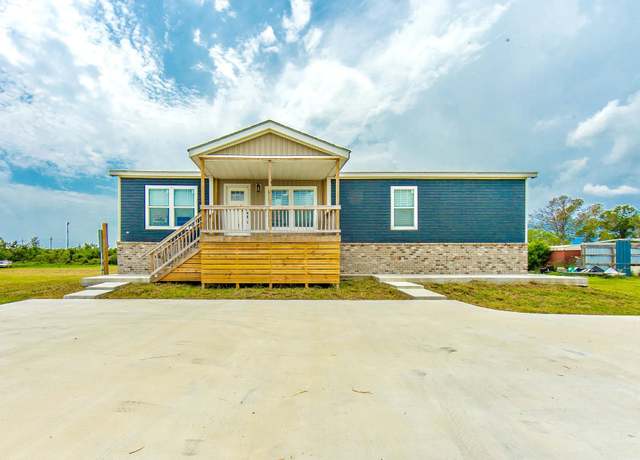 Property at 3128 Grand Caillou Rd, Houma, LA 70363, 3 beds, 2 baths