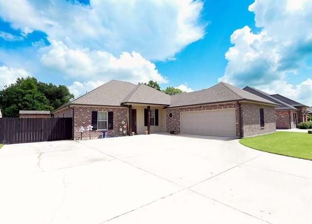 Property at 165 Derusso St, Houma, LA 70364, 4 beds, 2.5 baths