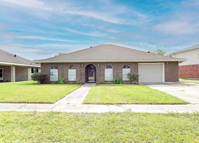 Property at 600 Gaynell Dr, Houma, LA 70360, 4 beds, 2.5 baths