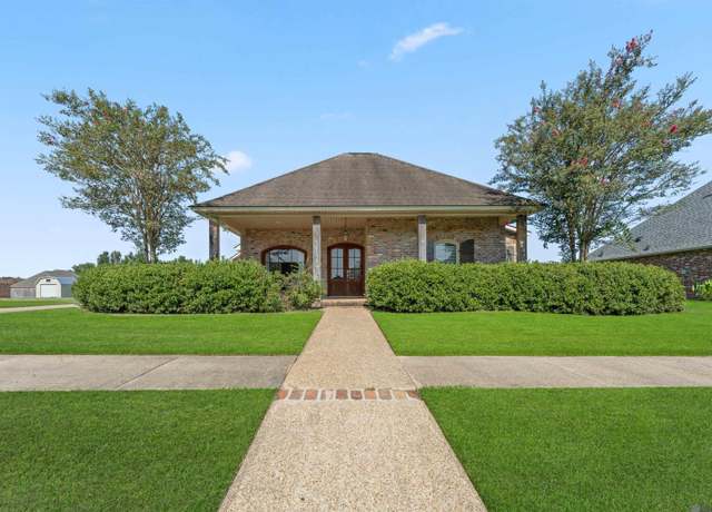 Property at 6245 English Turn Dr, Zachary, LA 70791, 3 beds, 2 baths