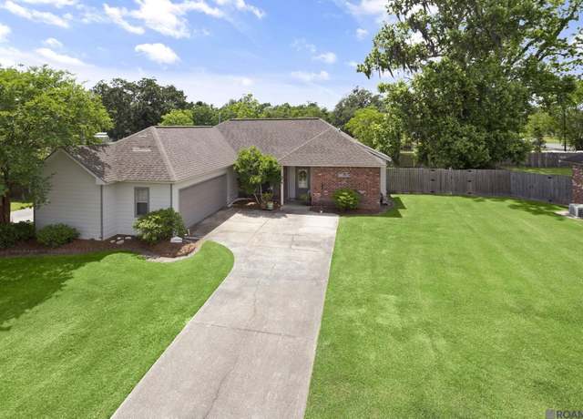Property at 13517 Paces Pointe Dr, Gonzales, LA 70737, 3 beds, 2 baths