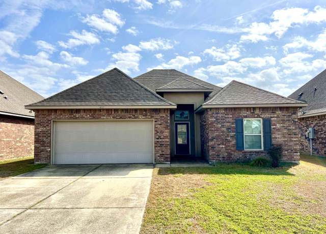 Property at 426 Cypress Garden Dr, Houma, LA 70364, 3 beds, 2 baths