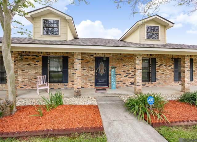 Property at 2428 Riverside Dr, Port Allen, LA 70767, 4 beds, 3 baths