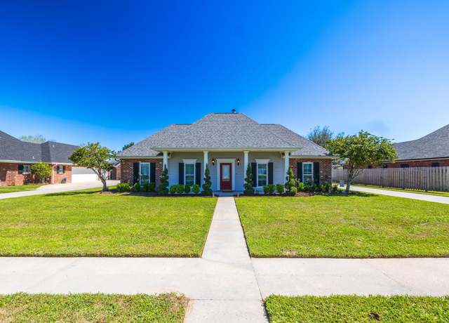 Property at 163 Lake Penchant Ct, Houma, LA 70360, 3 beds, 2 baths