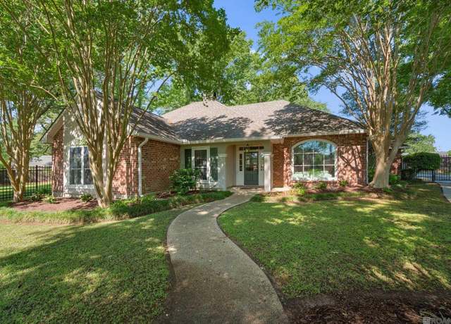 Property at 10410 Maplelake Ct, Baton Rouge, LA 70810, 4 beds, 2.5 baths