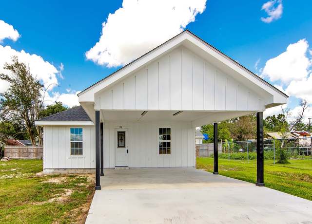 Property at 172 Market St, Raceland, LA 70394, 3 beds, 2 baths