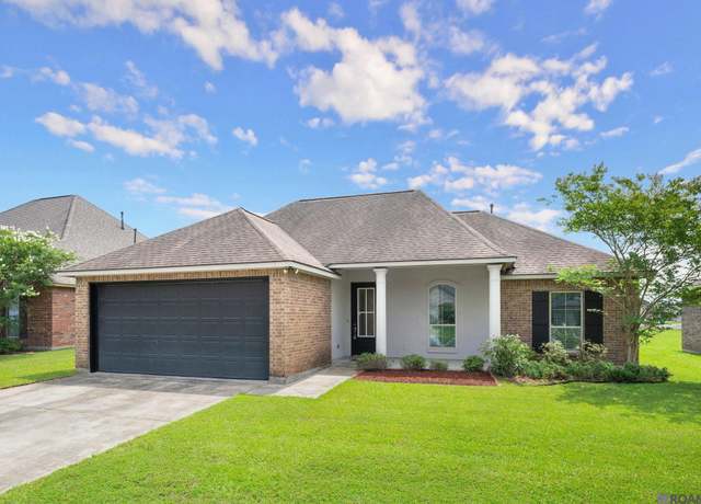 Property at 6708 Royal Oaks Ct, Zachary, LA 70791, 4 beds, 2 baths