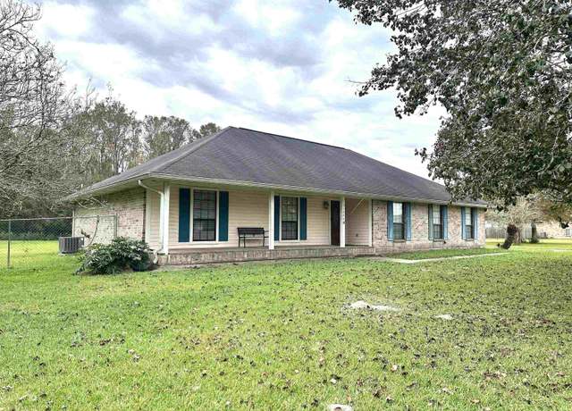 Property at 11424 Chateau Roux Pl, Zachary, LA 70791, 3 beds, 2 baths