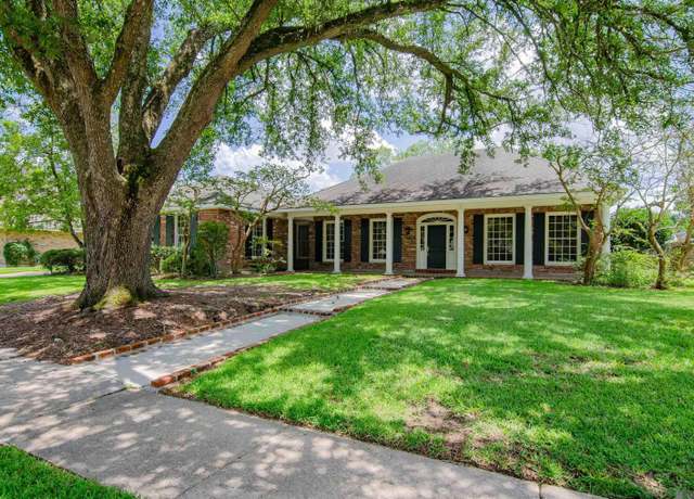 Property at 4445 Pine Ridge Dr, Baton Rouge, LA 70809, 4 beds, 4.5 baths