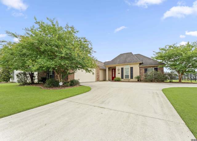 Property at 22265 Fairway View Dr, Zachary, LA 70791, 3 beds, 2 baths