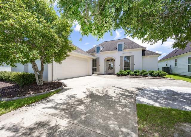 Property at 14336 Center Town Dr, Saint George, LA 70810, 3 beds, 2.5 baths