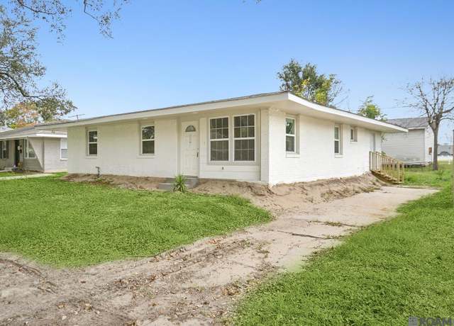 Property at 1017 Airline Park Dr, Metairie, LA 70003, 4 beds, 2 baths