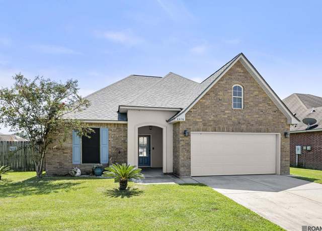 Property at 23196 Christmas Dr, Denham Springs, LA 70726, 3 beds, 2 baths