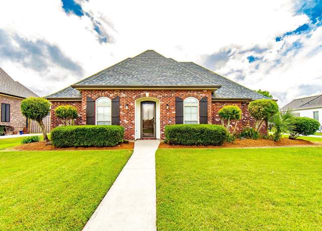 Property at 256 Tulip Dr, Houma, LA 70360, 3 beds, 3.5 baths
