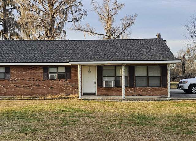 Property at 408 Bayou Gardens Dr, Houma, LA 70364, 3 beds, 2 baths