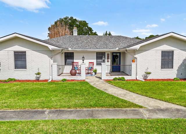 Property at 1402 Levee Dr, Houma, LA 70360, 5 beds, 2.5 baths