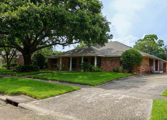 Property at 11927 Parkbrook Ave, Baton Rouge, LA 70816, 4 beds, 2.5 baths