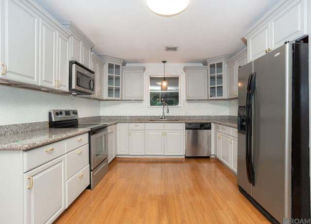 Property at 424 Centenary Dr, Baton Rouge, LA 70808, 3 beds, 2.5 baths
