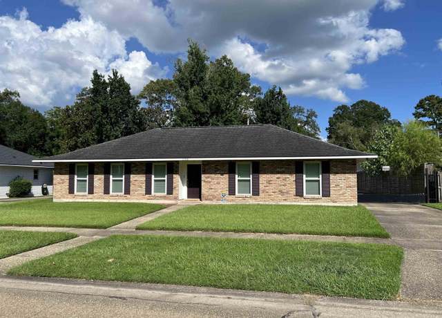Property at 1122 Rue Crozat, Baton Rouge, LA 70810, 3 beds, 2 baths