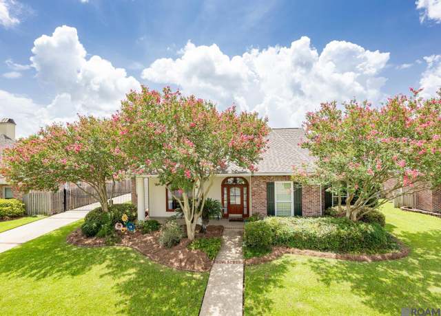 Property at 18112 Bel Meadow Ave, Baton Rouge, LA 70810, 4 beds, 2.5 baths