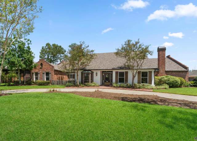 Property at 8753 W Fairway Dr, Baton Rouge, LA 70809, 4 beds, 3.5 baths