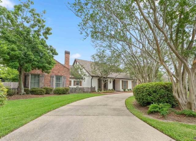 Property at 8753 W Fairway Dr, Baton Rouge, LA 70809, 4 beds, 3.5 baths