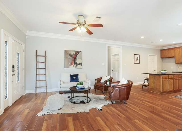 Property at 10123 Hyde Park Ave, Baton Rouge, LA 70816, 3 beds, 2 baths