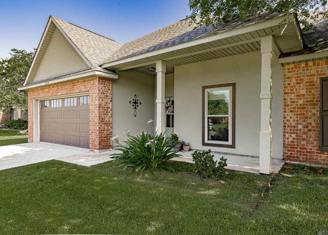 Property at 43074 Cypress Bend Ave, Gonzales, LA 70737, 4 beds, 2 baths