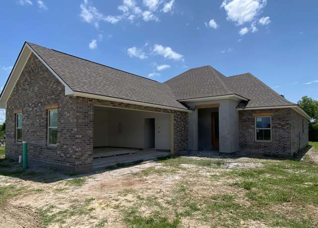 Property at 320 Marmandie Ave, Thibodaux, LA 70301, 3 beds, 2 baths