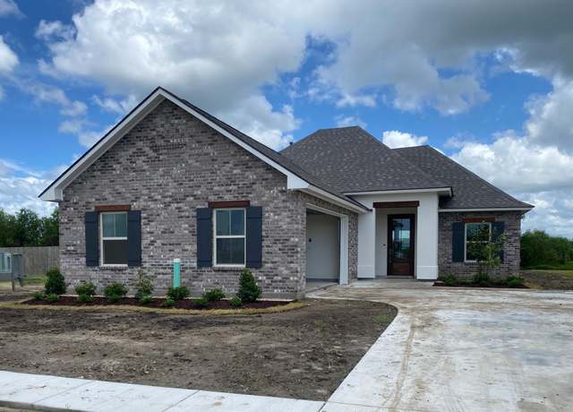 Property at 320 Marmandie Ave, Thibodaux, LA 70301, 3 beds, 2 baths