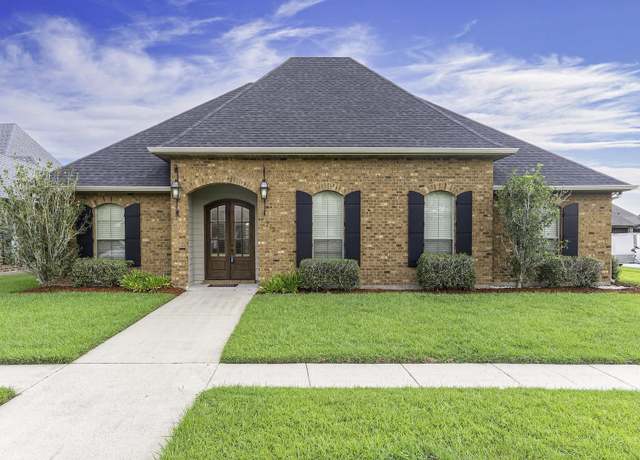 Property at 273 Brentwood Dr, Houma, LA 70360, 4 beds, 2.5 baths