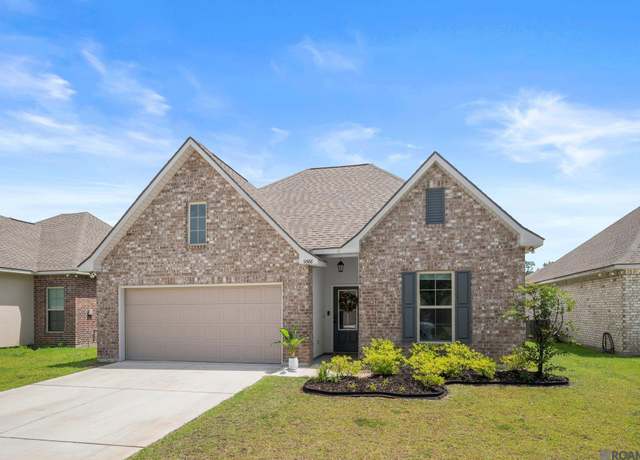 Property at 11588 Regal St, Denham Springs, LA 70726, 4 beds, 3 baths