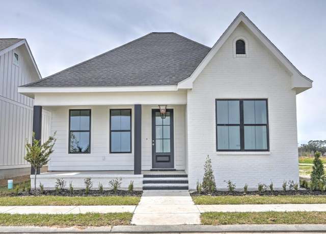 Property at 203 Royal Oak Blvd, Thibodaux, LA 70301, 3 beds, 2.5 baths