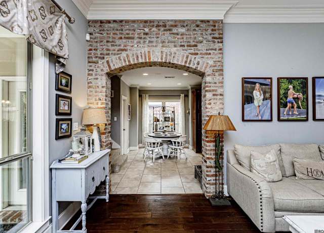 Property at 12427 Oak Fields Dr, Geismar, LA 70734, 4 beds, 2.5 baths