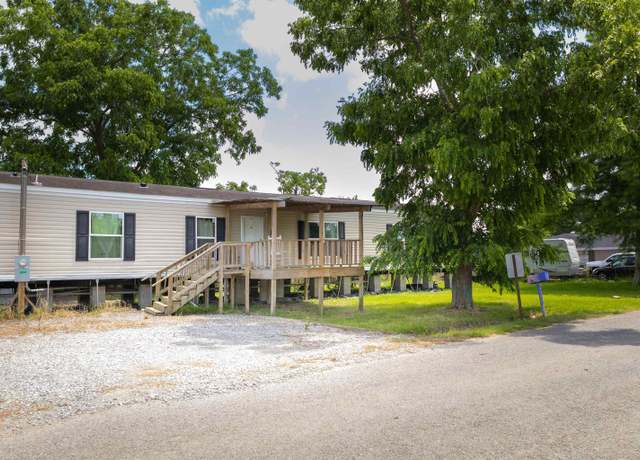 Property at 298 E 16th St, Larose, LA 70373, 3 beds, 2 baths