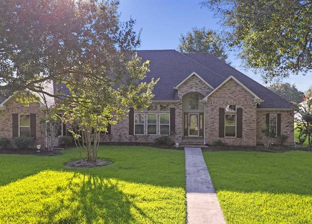 Property at 109 Parlange Dr, Houma, LA 70360, 4 beds, 3.5 baths