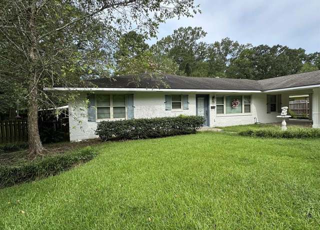 Property at 622 Riverview Dr, Baton Rouge, LA 70816, 3 beds, 2.5 baths