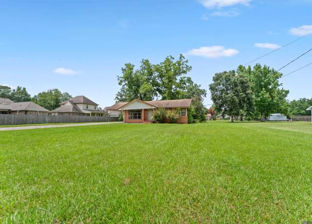 Property at 8845 Hill Dr, Baton Rouge, LA 70809, 3 beds, 2 baths