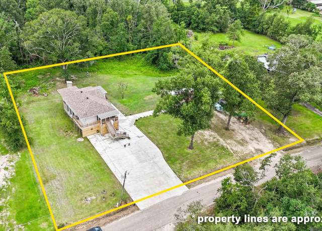 Property at 41255 Oak Harbor Rd, Prairieville, LA 70769, 2 beds, 3 baths