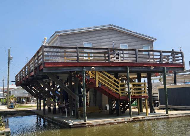 Property at 127 Verley Ln, Grand Isle, LA 70358, 3 beds, 2 baths